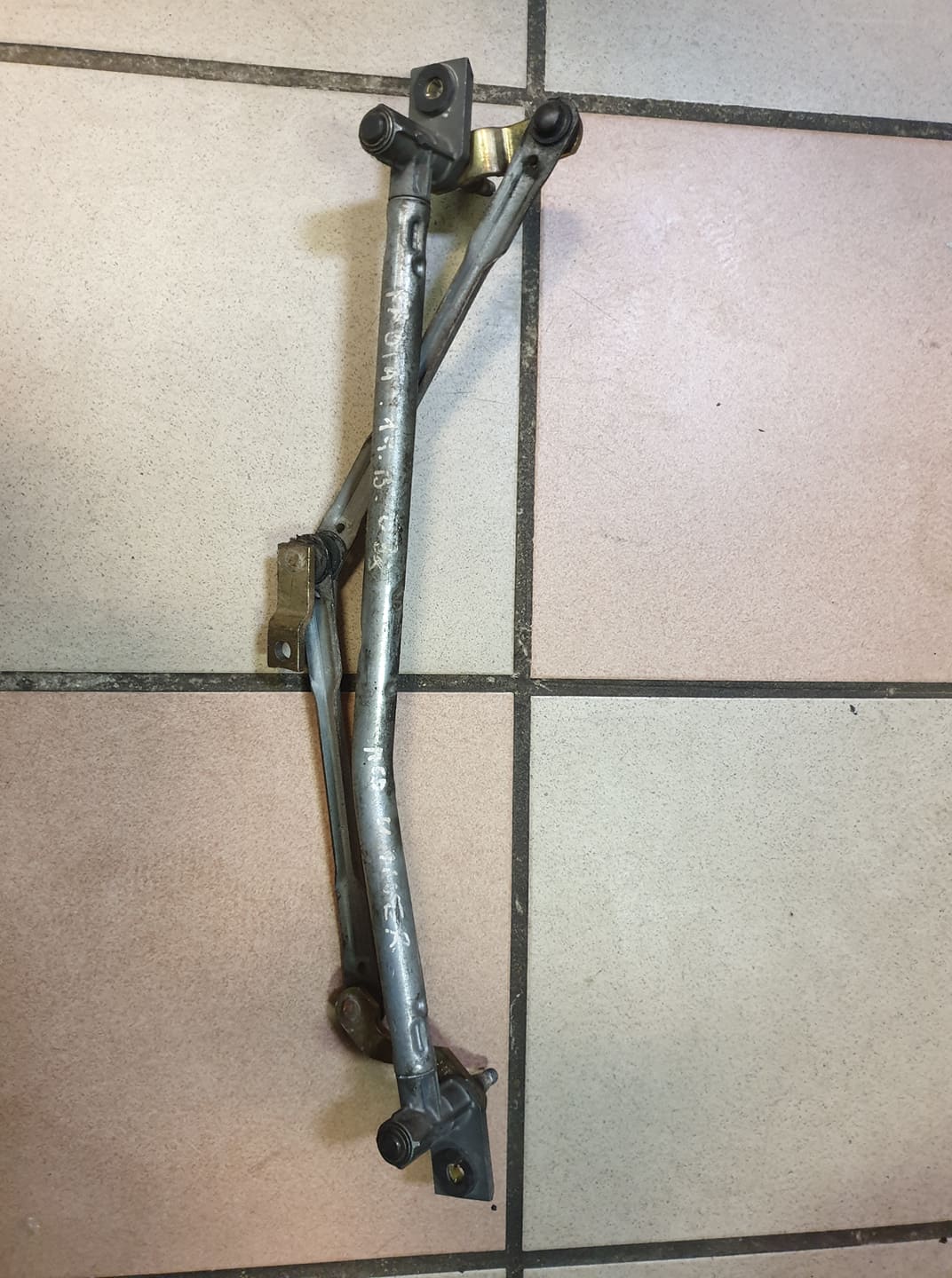 Skoda fabia on sale wiper linkage